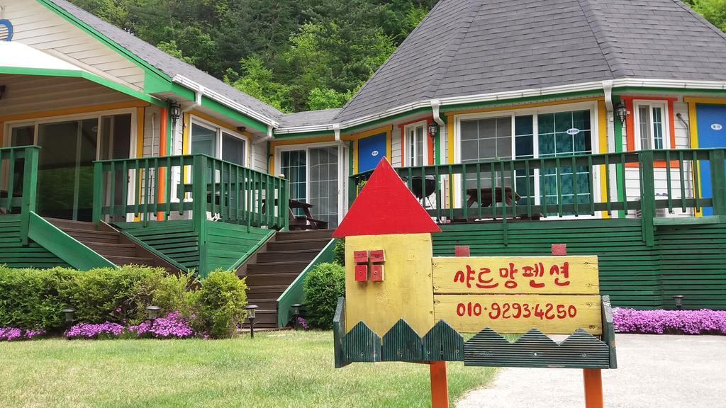 Charm Pension Gapyeong Bagian luar foto
